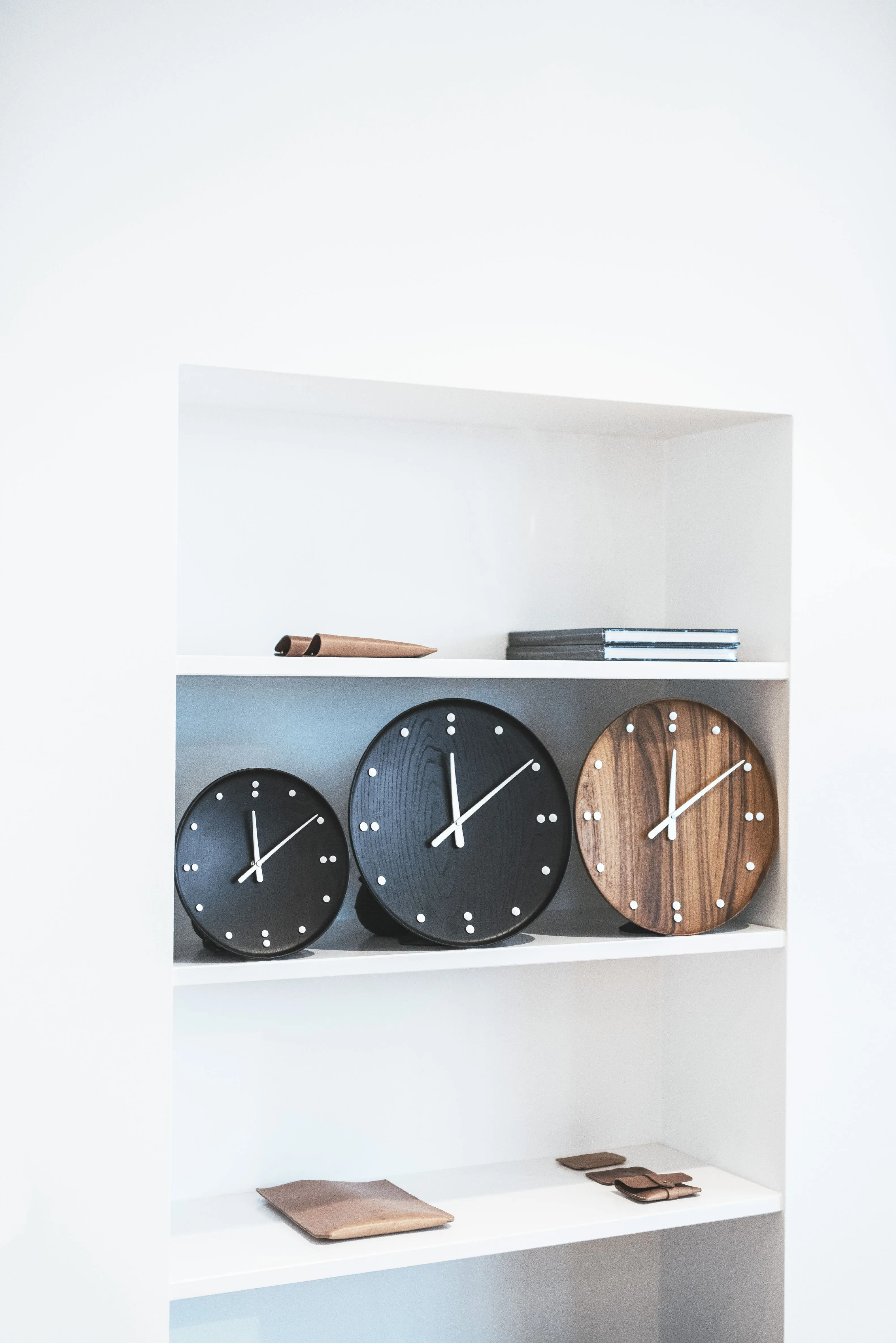 Architectmade Finn Juhl Wall Clock Black Ash, ø25 Cm