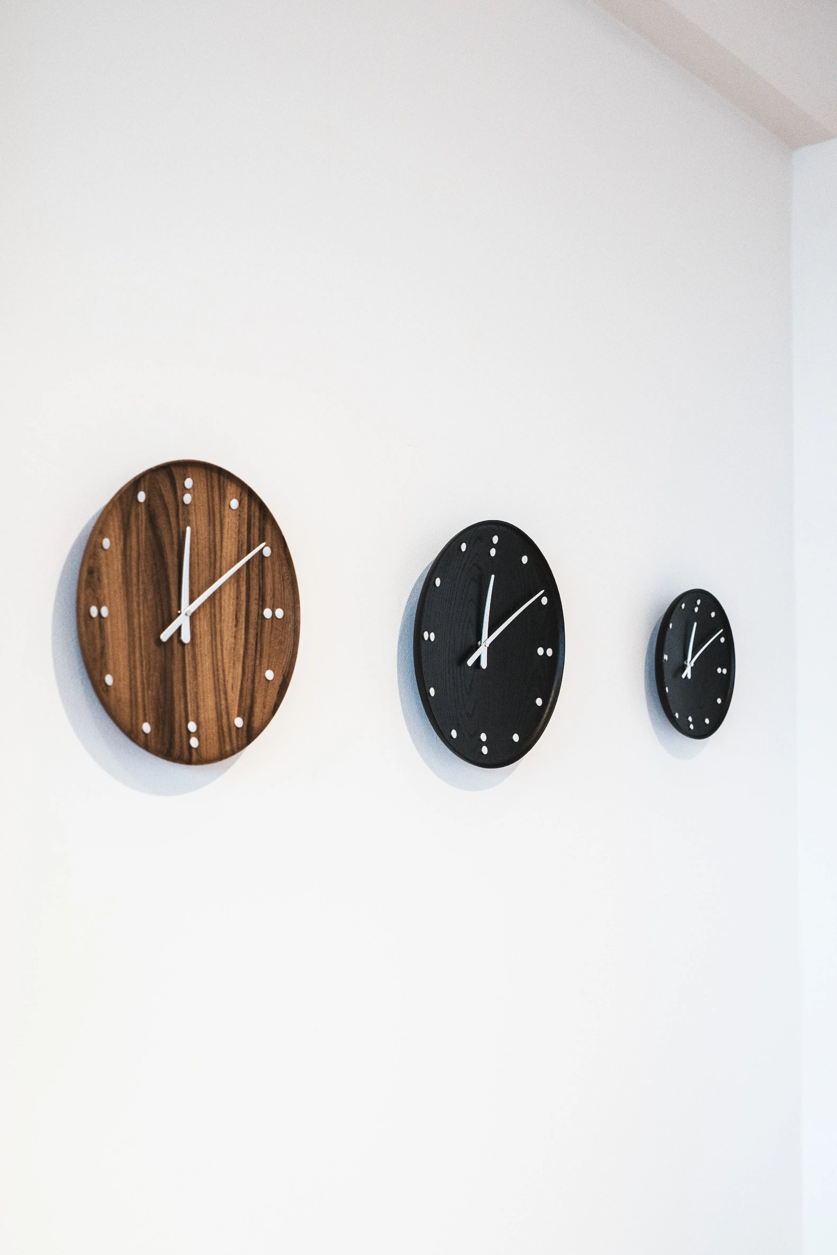 Architectmade Finn Juhl Wall Clock Black Ash, ø25 Cm