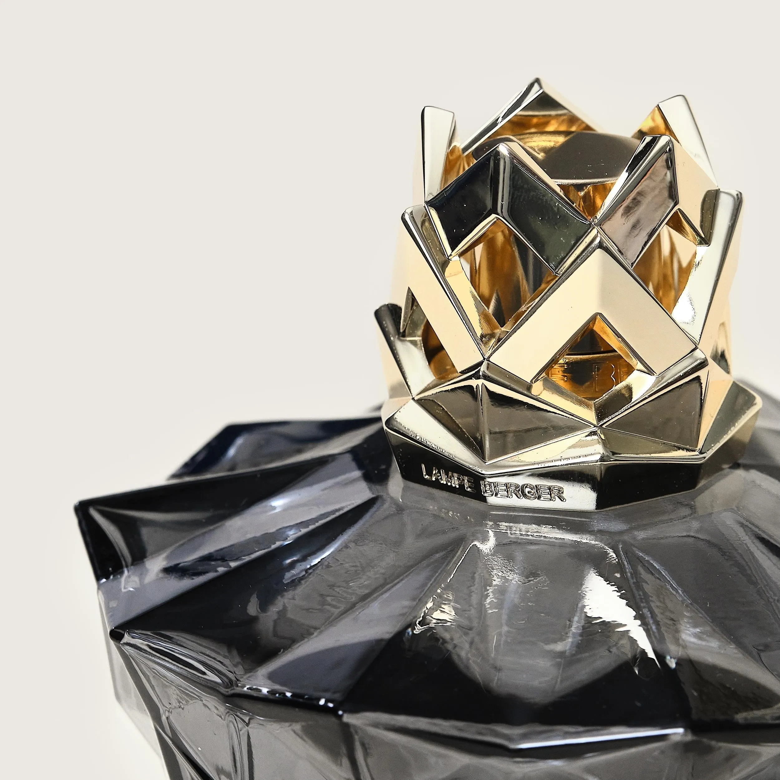Black Kali Fragrance Lamp Set | Vanilla Magnificence | 250ml