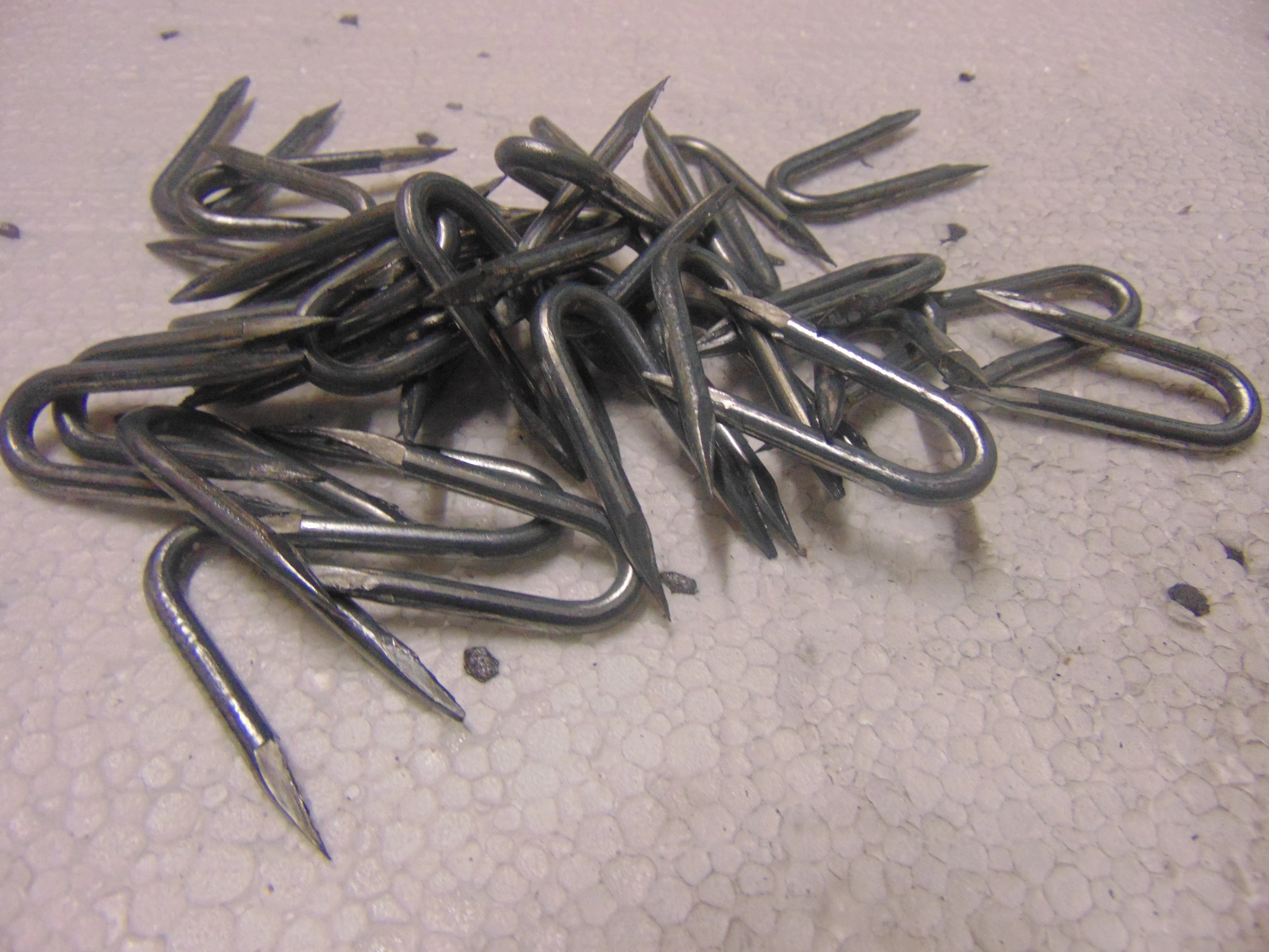 Galvanised Fencing Staples 40X4MM 20KG Tub