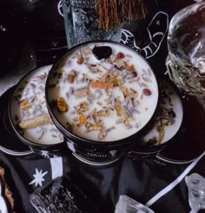 Hekate Candle - 8oz 100% Soy - Wood Wick - Crystals & Essential Oilsk