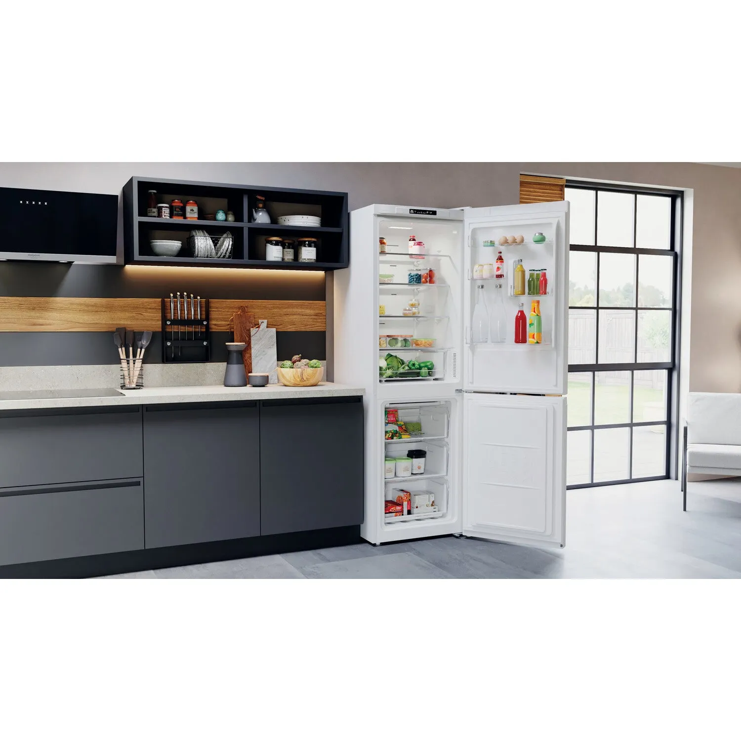 Hotpoint H3X 81I W Freestanding 231L Fridge Freezer - White, F Rated
