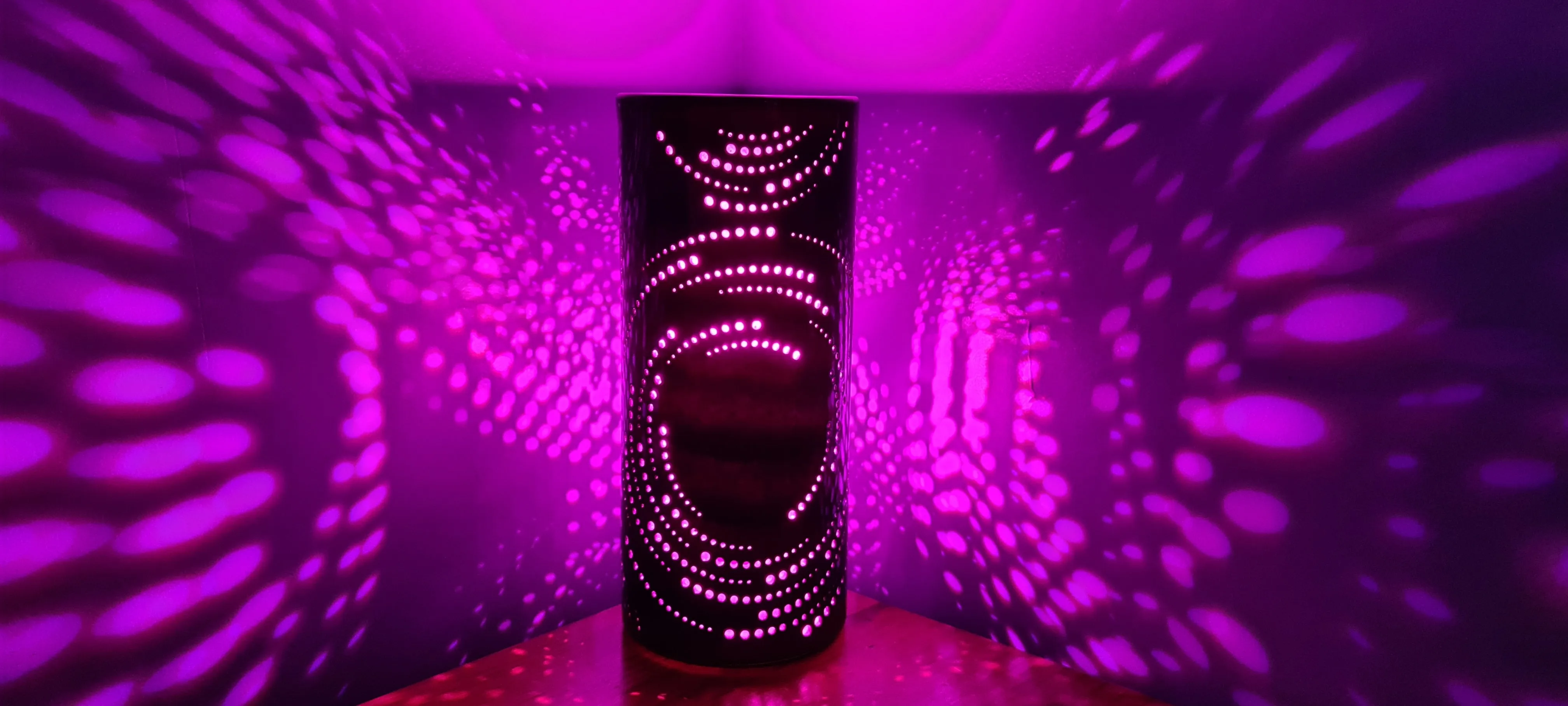 MAGENTA & BLACK CERAMIC SWIRL LAMP