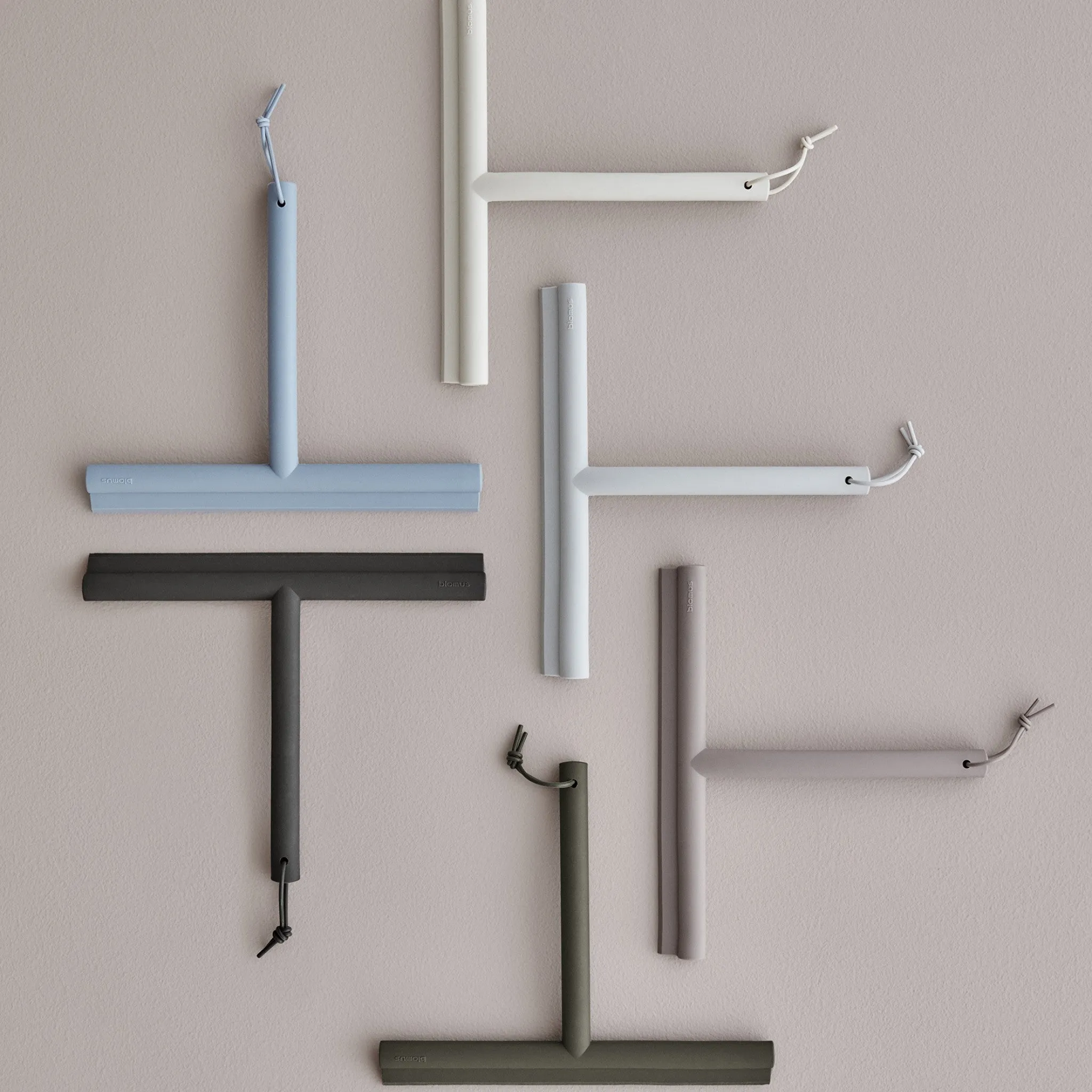 Modo Shower Squeegee with Overdoor Hook | Black