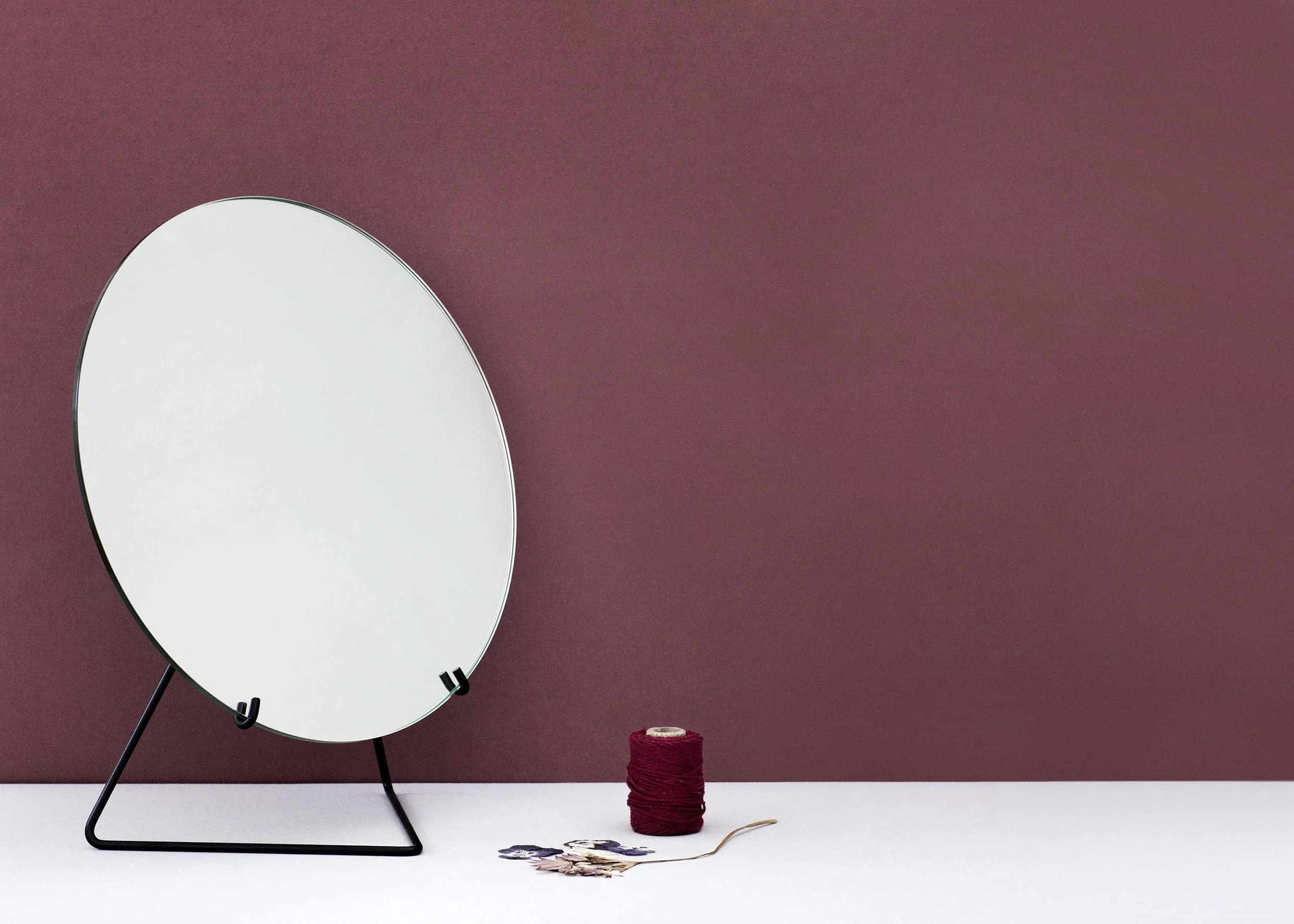 Moebe Standing Mirror ø20 Cm, Black