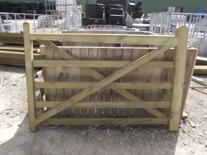 Wood Field Gate C2 5' 5 Bar